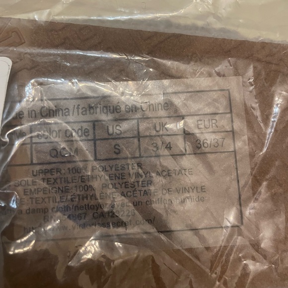 PINK COZY-PLUSH CLOGS SLIPPERS. Size small (5-6). NWT. Color gray. - Picture 8 of 8